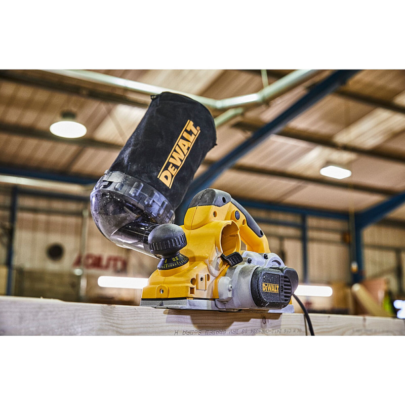 Rabot 1050W 4 mm en mallette