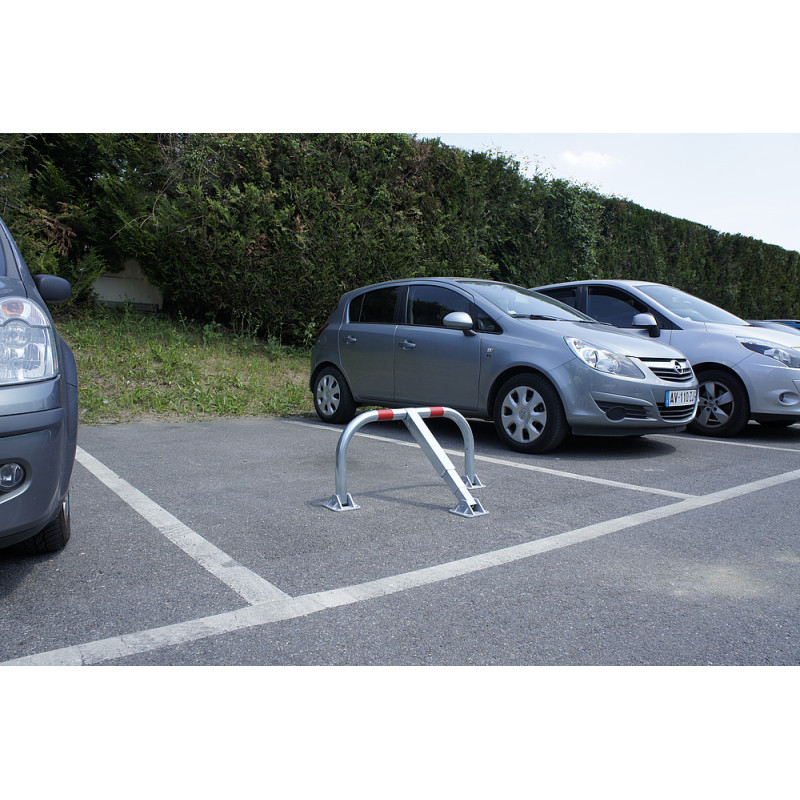 BARRIERE PARKING ACIER GALVA AVEC CADENAS