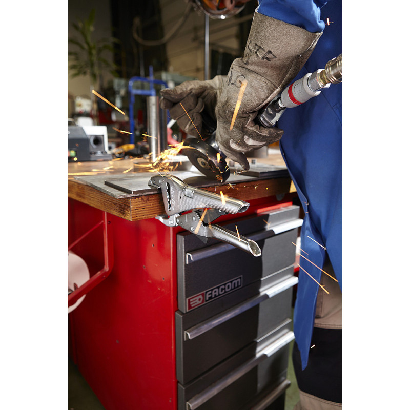 Pince-étau à bec court